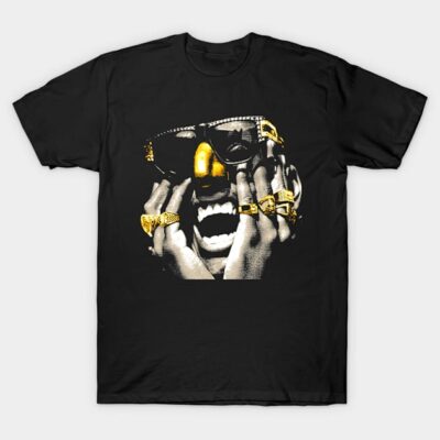 Black graphic t-shirt with bold artistic design, featuring gold accents. Casual style, perfect for everyday wear.