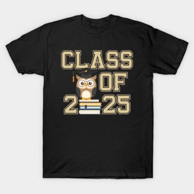 Black "Class of 2025" t-shirt featuring an owl with mortarboard on books, perfect for graduation celebrations.