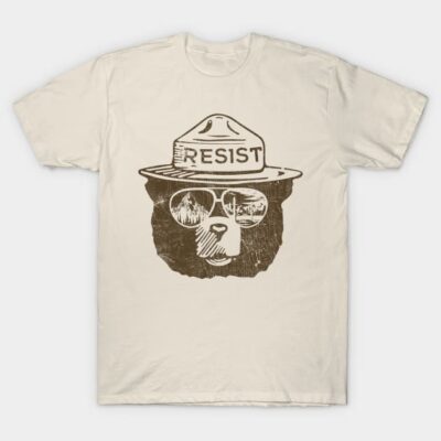 Beige t-shirt with bear graphic, "Resist" text, vintage style, casual wear, 100% cotton, unisex.