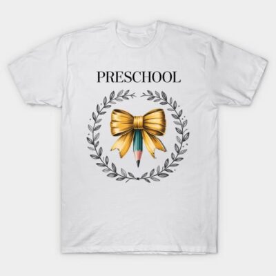 White preschool t-shirt with gold bow and pencil design, surrounded by laurel wreath. Ideal for casual wear.