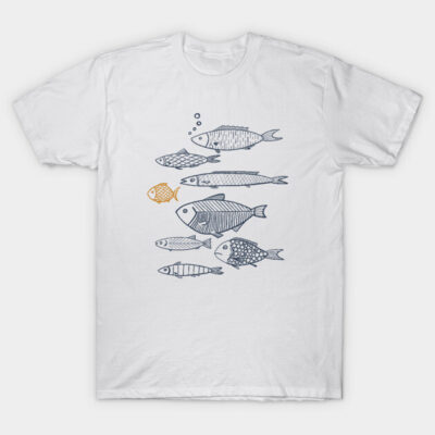 White cotton t-shirt with blue and orange fish design, casual style, perfect for everyday wear.