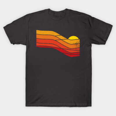 Charcoal gray T-shirt with retro sunset design in orange and yellow. Casual style, soft cotton fabric. Perfect for everyday wear.