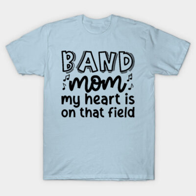 Light blue "Band Mom" t-shirt with playful lettering, ideal for music event support. Soft cotton material, casual wear.