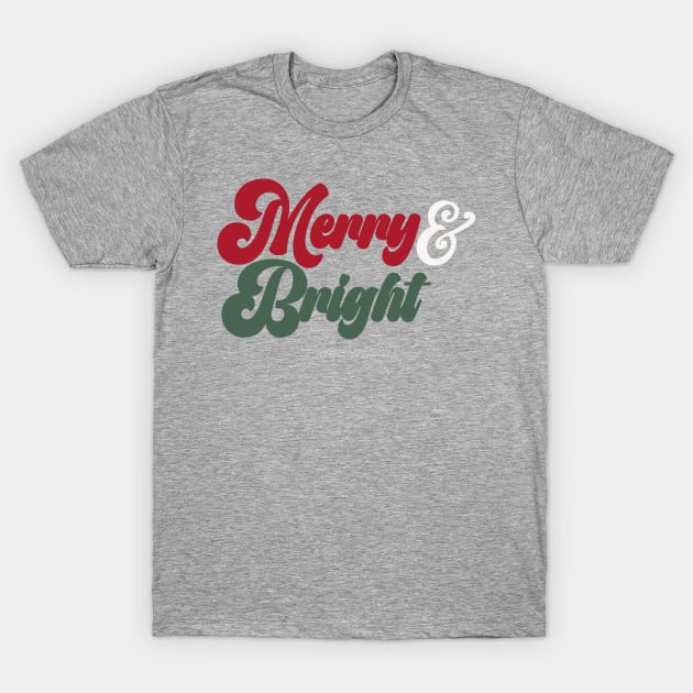 Gray t-shirt with "Merry & Bright" in festive red and green script, ideal for holiday wear. Cotton blend fabric.