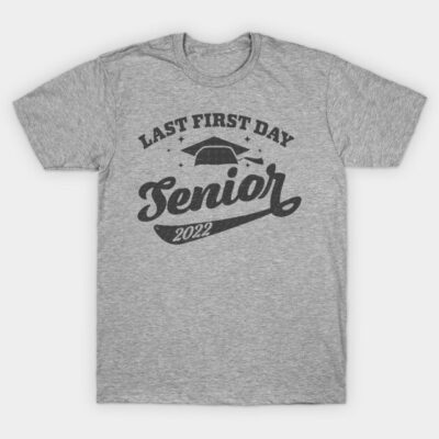 Gray t-shirt with "Last First Day Senior 2022" design, ideal for commemorating senior year, soft cotton material.