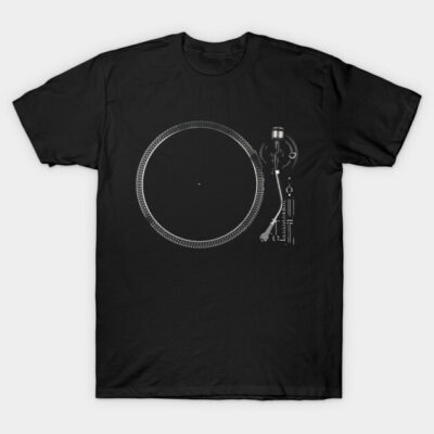 Black t-shirt with a vinyl turntable graphic, casual style, 100% cotton, perfect for music lovers and everyday wear.