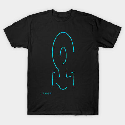 Black t-shirt with blue abstract design and "voyager" text, casual style, perfect for everyday wear.