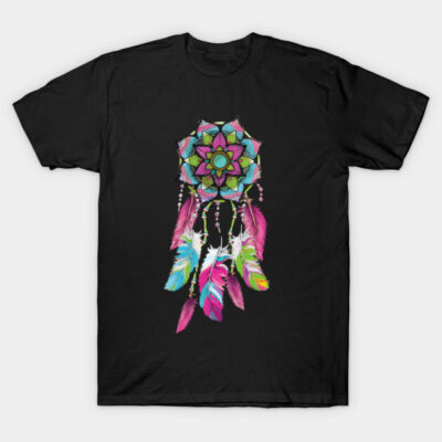 Black t-shirt with colorful dreamcatcher design, featuring feathers. Casual style, ideal for everyday wear.