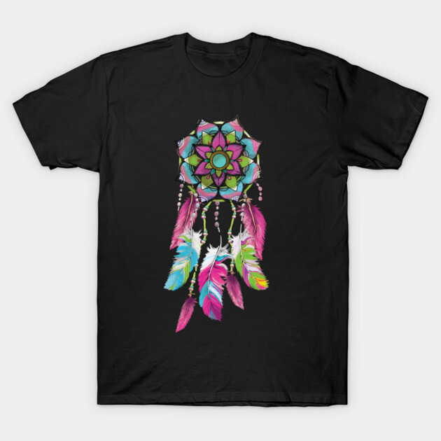 Black t-shirt with colorful dreamcatcher design, featuring feathers. Casual style, ideal for everyday wear.