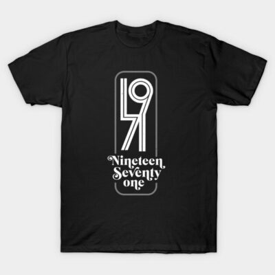 Black T-shirt with "1971" retro design, white text, short sleeve, casual wear, 100% cotton.