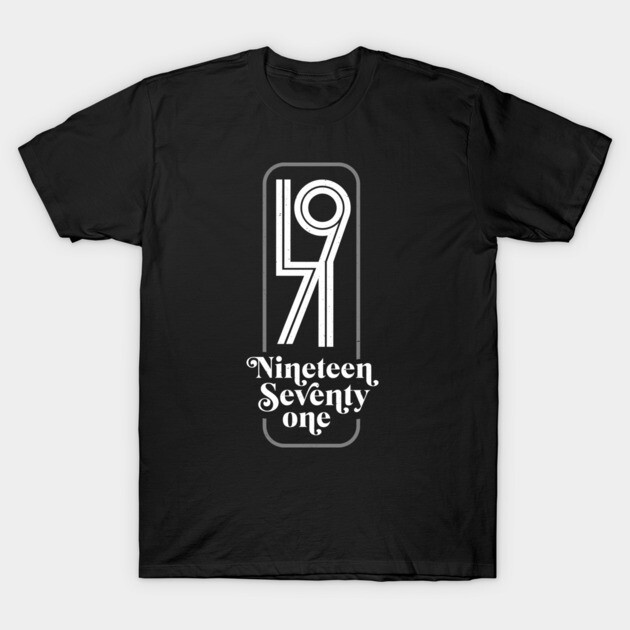 Black T-shirt with "1971" retro design, white text, short sleeve, casual wear, 100% cotton.