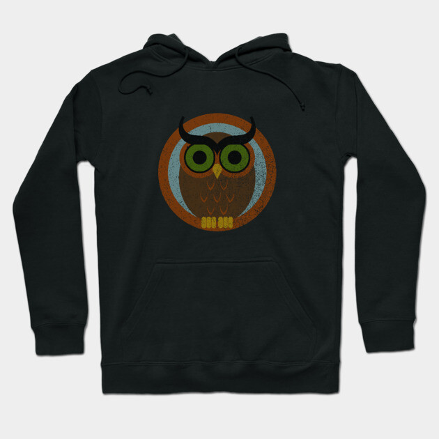 Black hoodie with a colorful owl graphic, casual style, ideal for cool weather. Soft, comfortable material for daily wear.