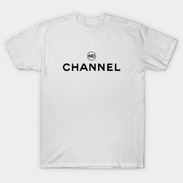 White cotton t-shirt with "No Channel" logo in black text, casual style, perfect for everyday wear.
