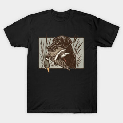 Black t-shirt featuring a hunting dog and duck design, ideal for outdoor enthusiasts. Cotton material, casual style.