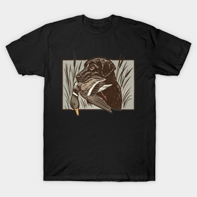 Black t-shirt featuring a hunting dog and duck design, ideal for outdoor enthusiasts. Cotton material, casual style.