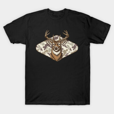 Black t-shirt with a deer and camouflage design, casual style, unisex, ideal for outdoor enthusiasts.