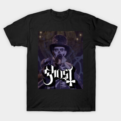 Black graphic tee featuring band logo and stage performer design, perfect for music fans. 100% cotton, casual wear.