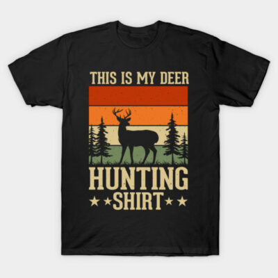 Black T-shirt with retro deer hunting graphic, ideal for outdoor enthusiasts. Casual style, soft cotton material.