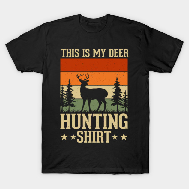 Black T-shirt with retro deer hunting graphic, ideal for outdoor enthusiasts. Casual style, soft cotton material.