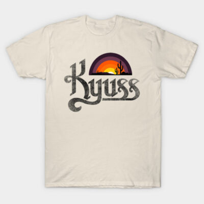 Beige t-shirt with retro sunset and cactus graphic, featuring "Kyuss" text. Casual style, cotton material.
